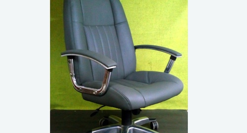 Перетяжка офисного кресла кожей. Бокситогорск